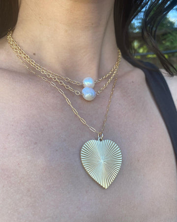Large ribbed heart necklace